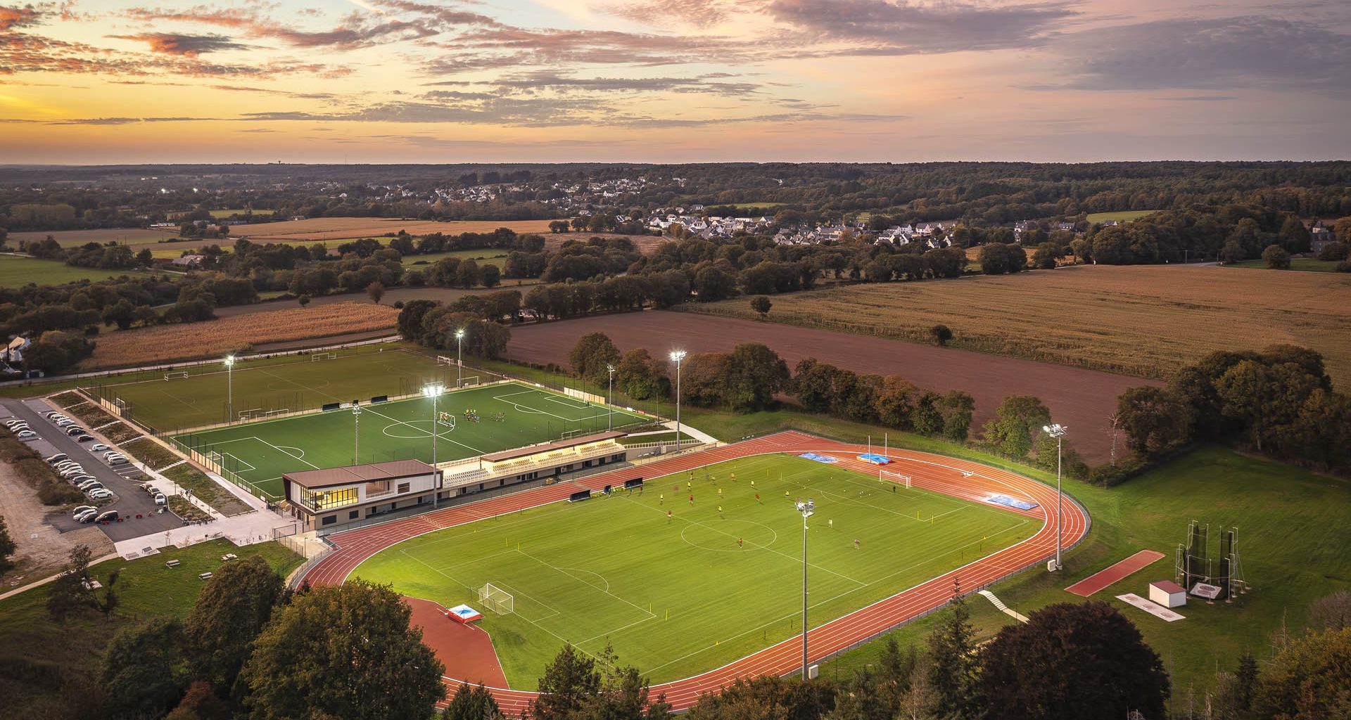 ©BrunoAstorg-ViewFactory-CRR-pôle-sportif-saint-ave-Vue-aérienne-1920x1024